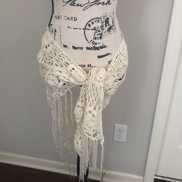 Vintage Crochet Fringed Shaw Triangle Scarf Wrap Handmade - Picture 8 of 13